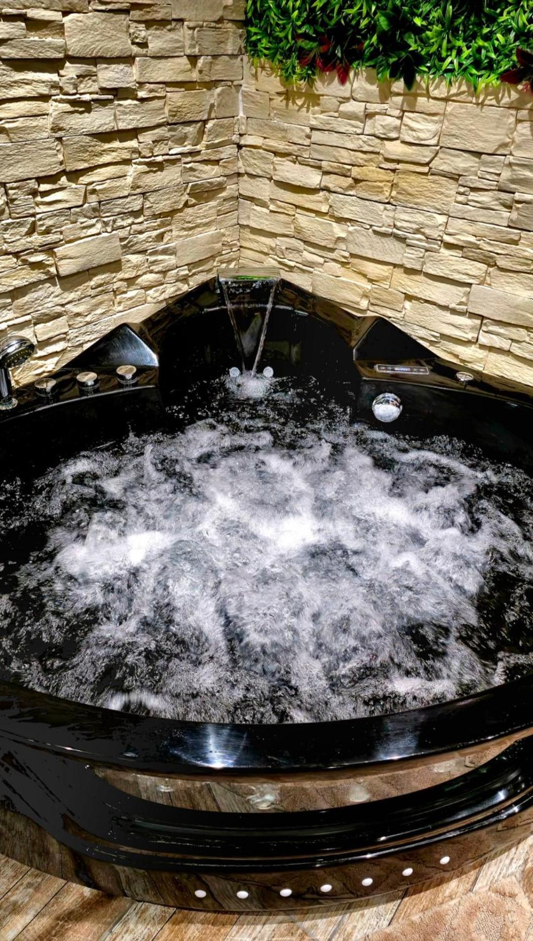 Appartement Chambre Cosy - Jacuzzi - Little Room วอนดูม ภายนอก รูปภาพ